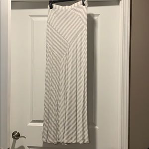 Design history maxi skirt, gray white stripes